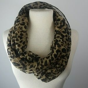 Leopard print infinity scarf  . B01-08